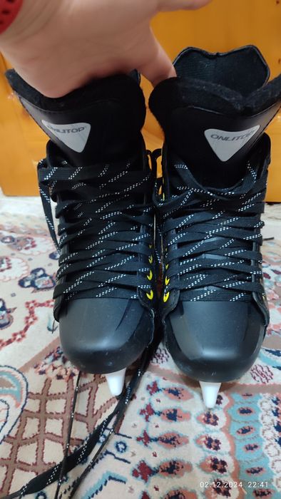 Хоккейные коньки