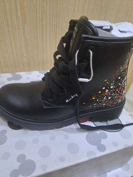 Боти 32 номер чисто нови,без забележки