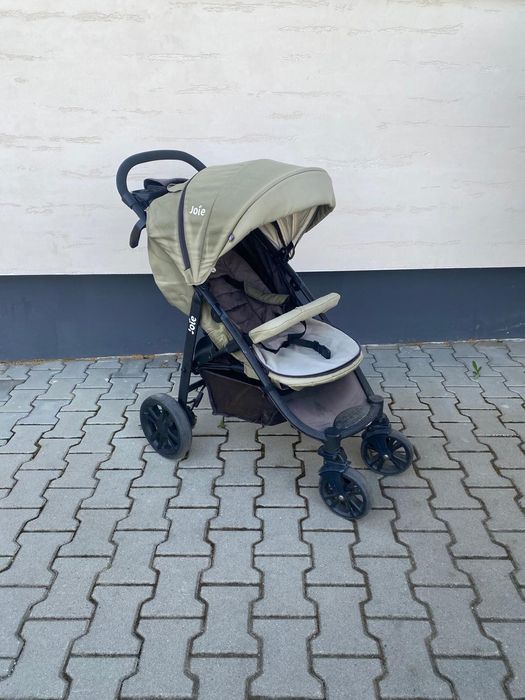 Carucior Joie + saculet iarna (cumparat separat), stare foarte buna