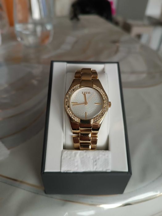 Дамски часовник позлатен