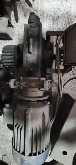 Асансьор универсален