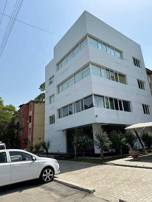 Продается здание вдоль дороги на Чиланзаре