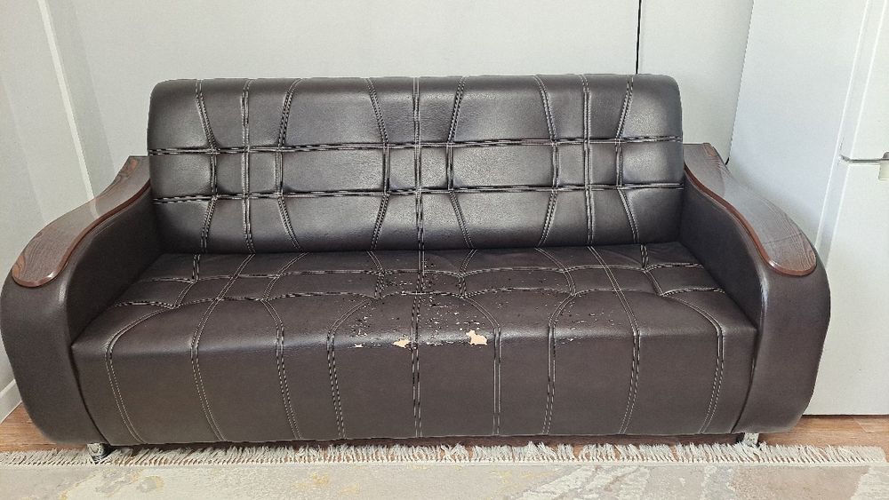 Диван кожазаменитель