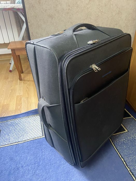 Продам чемодан бу,большой,70х48