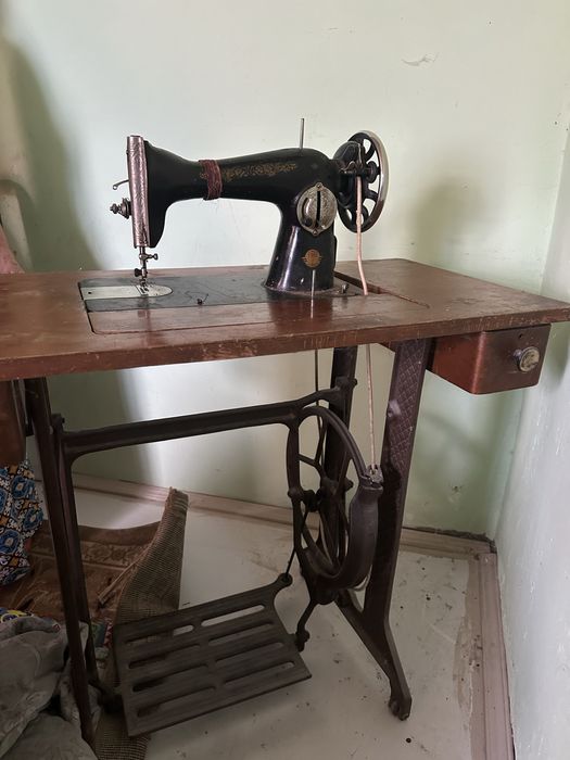 Старийная Швейная машина