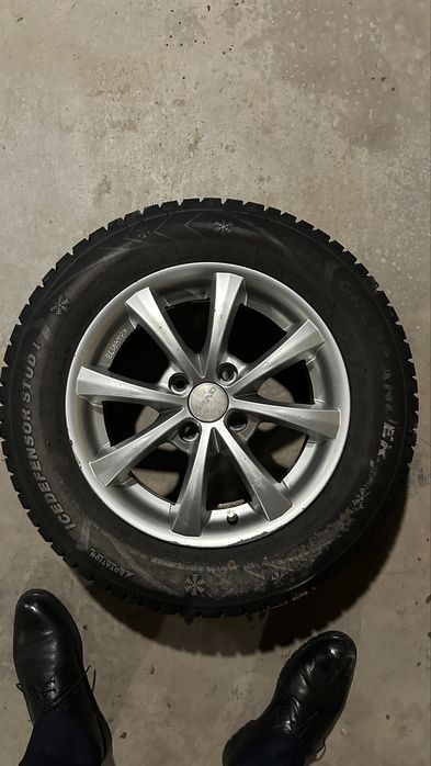 Продам зимнюю резину с дисками