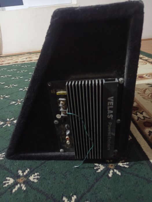 Magnitofon Pioneer va bass kalonka sotiladi.