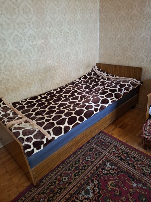 Продаетьсч.  Кровать.   Хорошем. Состоянии
