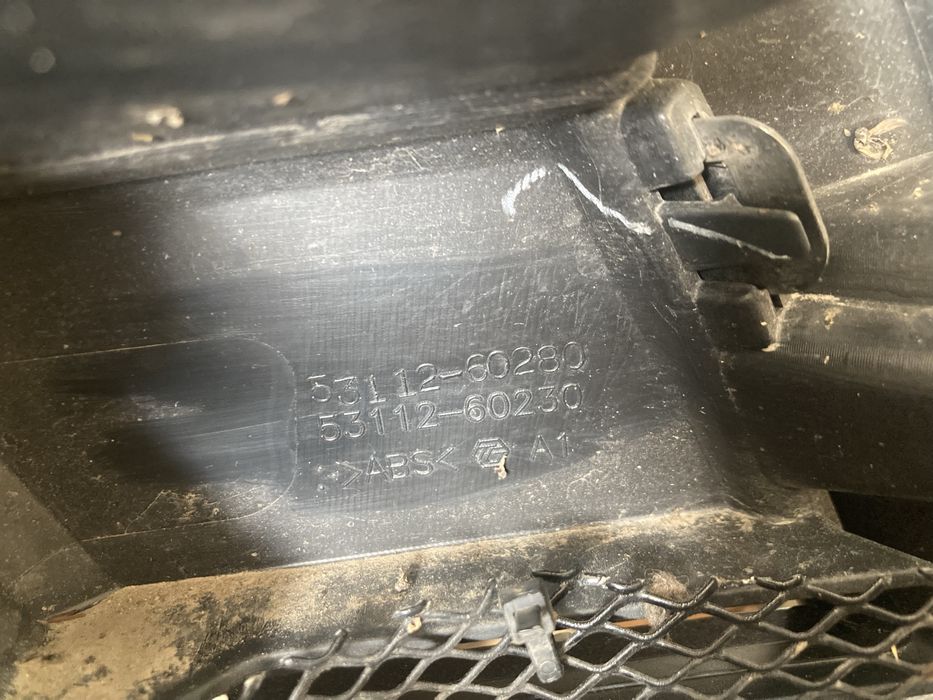 Решетка радиатора Лексус LX570 / Lexus LX570