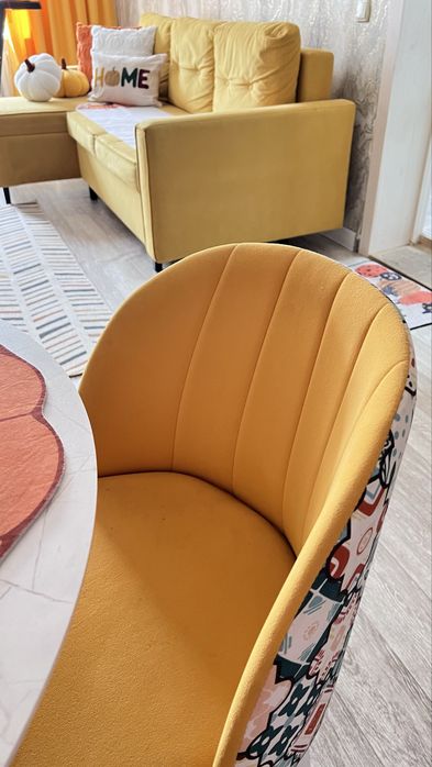 Продам комплект стол и стулья в наборе