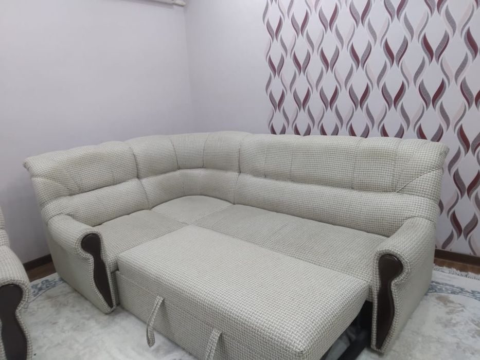Диван белый для гостинной