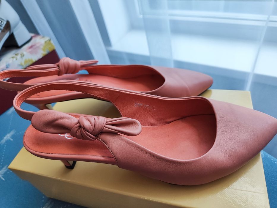 Продам босоножки