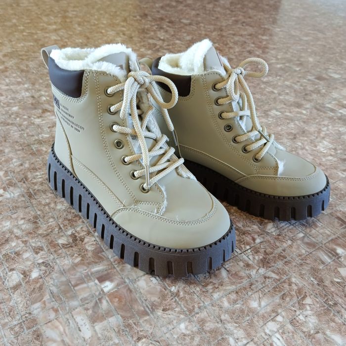 Продам новую зимнюю ботинку