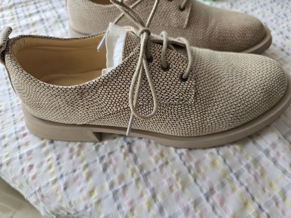 Нови обувки български, отговарят на 38