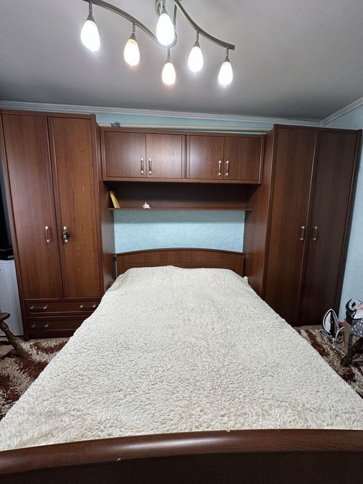 Продам спальный гарнитур