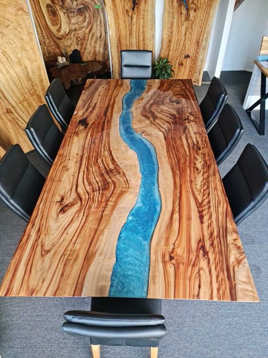 Плотове и маси от масив с епоскидна смола