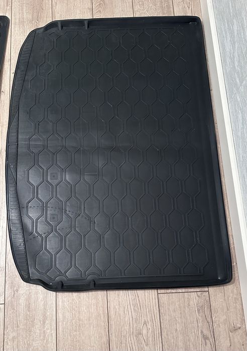 полики Mitsubishi EclipseCross