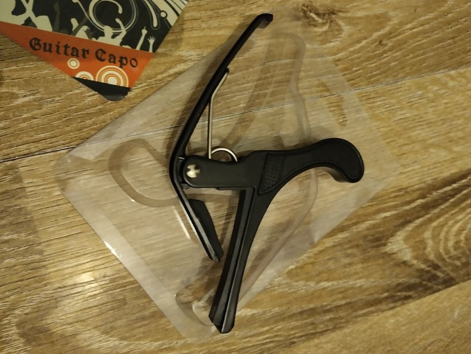 Каподастр для гитары