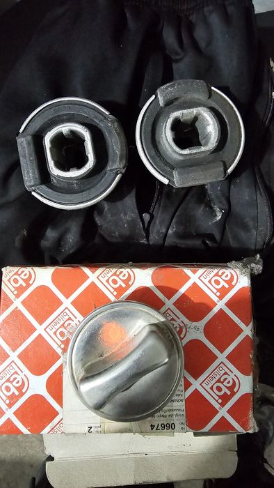 W124 Mercedes подушки двигателя