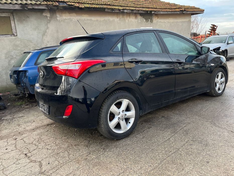 На части HYUNDAI i30 1.4 CRDi DOHC 16V 2012год бензин