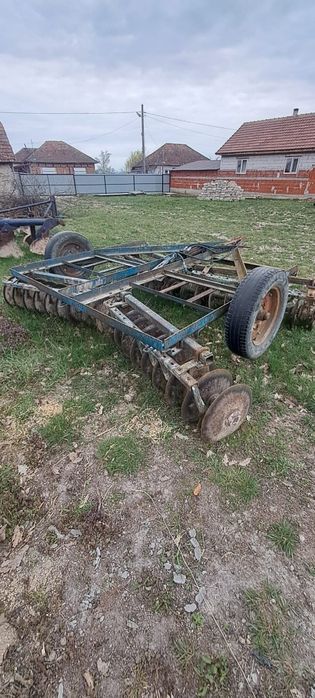 De vânzare,plug și disc