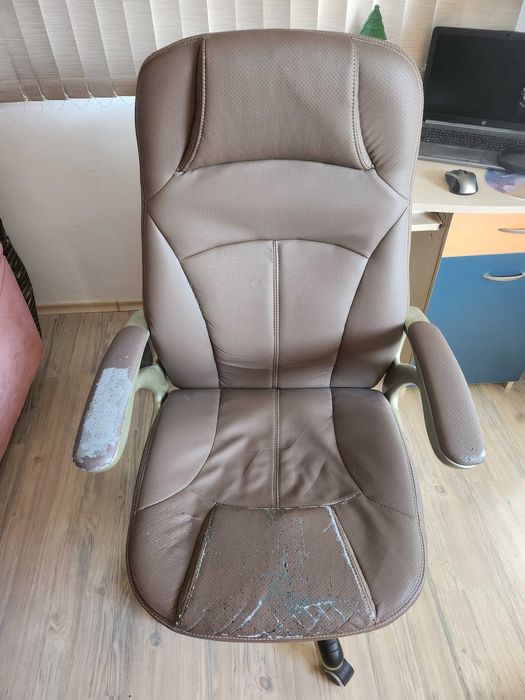 Офис стол използан