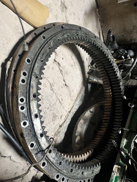 Catapiller M315 ning barcha slinderlari sotiladi holati ideal