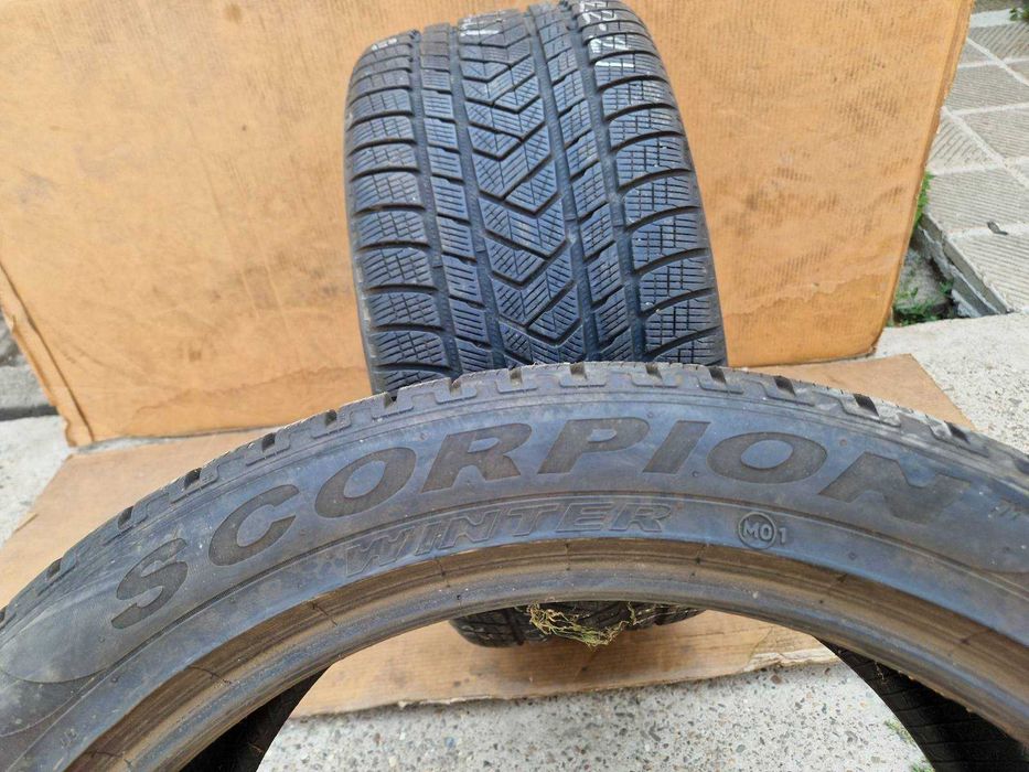 2 Pirelli R22 325/35 Зимни гуми  DOT3521