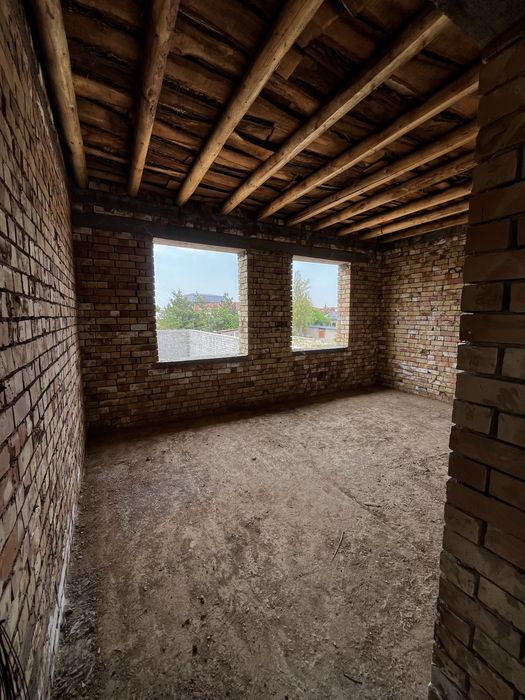 Учкахрамон постидан 1 км (5 соток 8 хона)