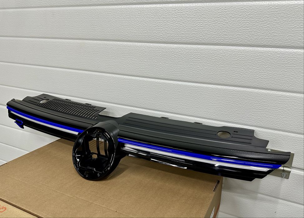 Grila LED VW Golf 8 R VIII ACC