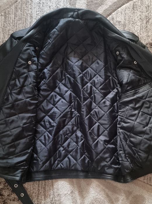 Vind  geaca piele naturală moto-rock bărbătească  impecabilă.