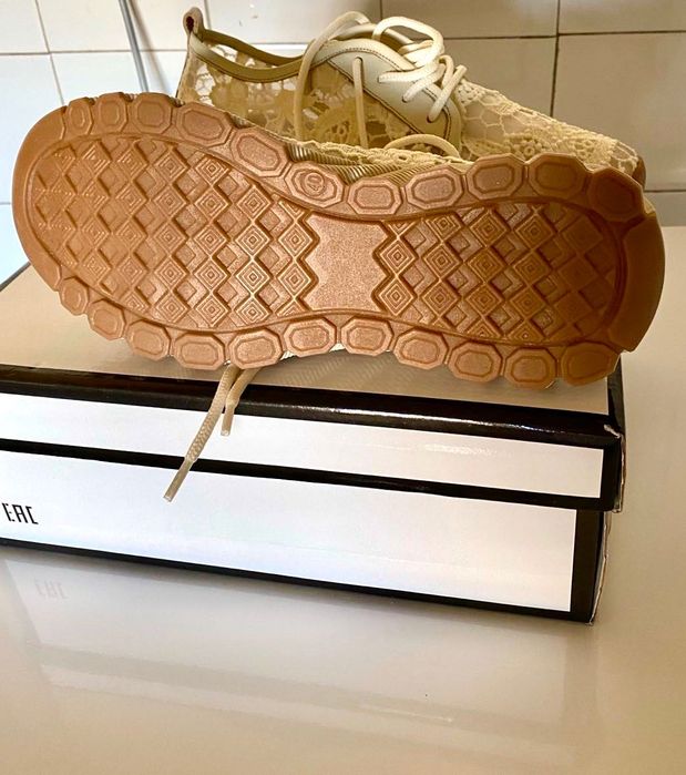 Дамски спортни обувки -нови