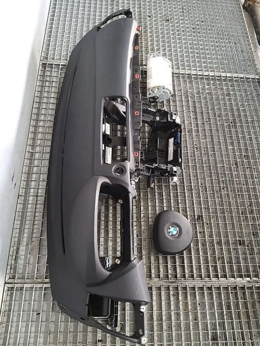 Plansa bord cu airbag volan si airbag pasager bmw seria 1 e81 e87
