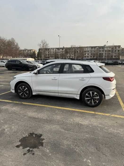BYD E2 barmoq uchida oson va yoqimli boshqaruv