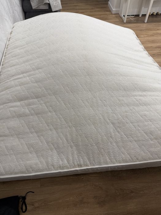 Продаётся матрас двухсторонний