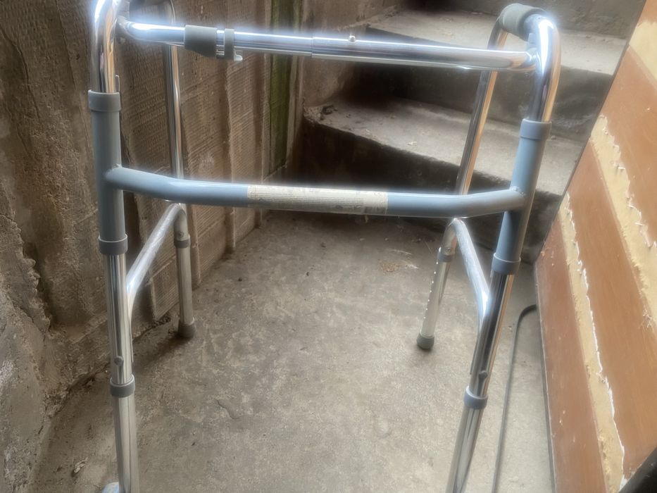 Биотуалет, ходунки б/у