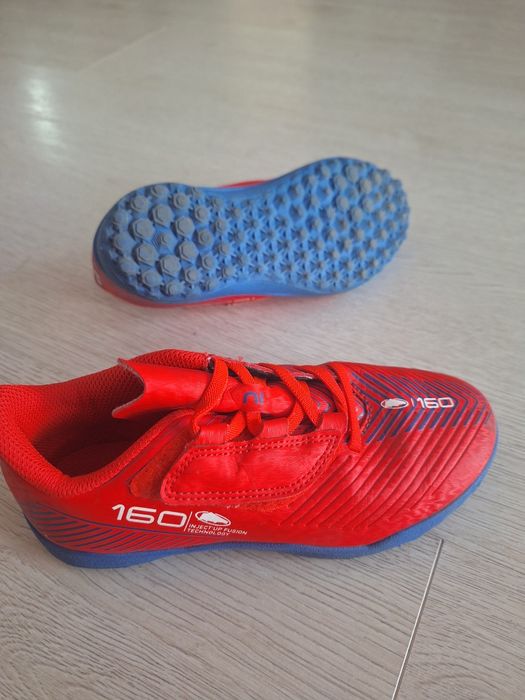 Vand pantofi de football kipsta copii marime 32