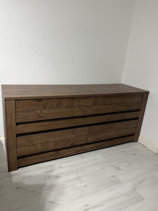 Vand comoda cu 4 sertare