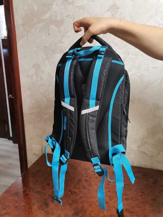 Продам школьный рюкзак для мальчика.