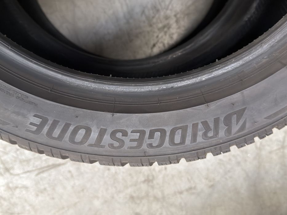 Vand 2 anvelope 245/45/18 bridgestone de iarnă sh