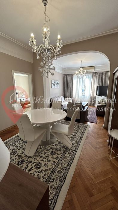Дава се под наем Тристаен апартамент в София, Център - 112 кв.м за 1100 € - Снимка #3