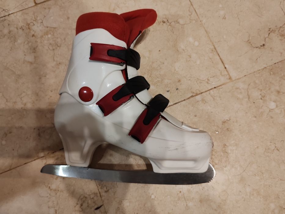 VIND PATINE gheață si strada.