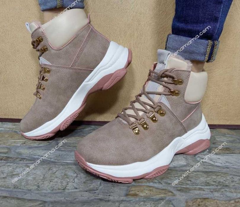 Зимни пухкави боти