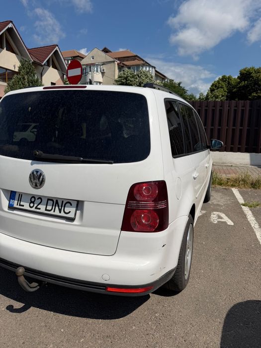 VOLKSWAGEN Touran