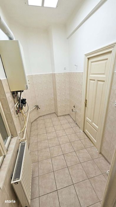 Studio generos cu aer boem și scară interioară în Centrul Istoric