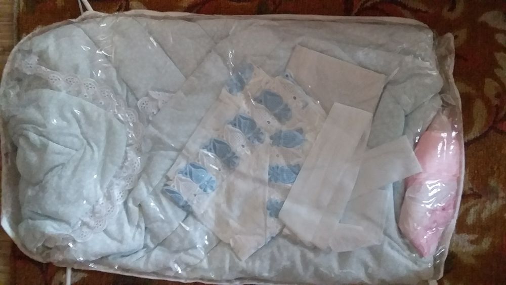 Продам постельное и конверт.За все