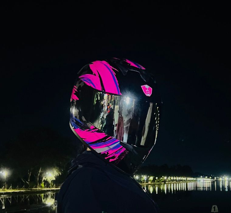 Дамска каска за мотор