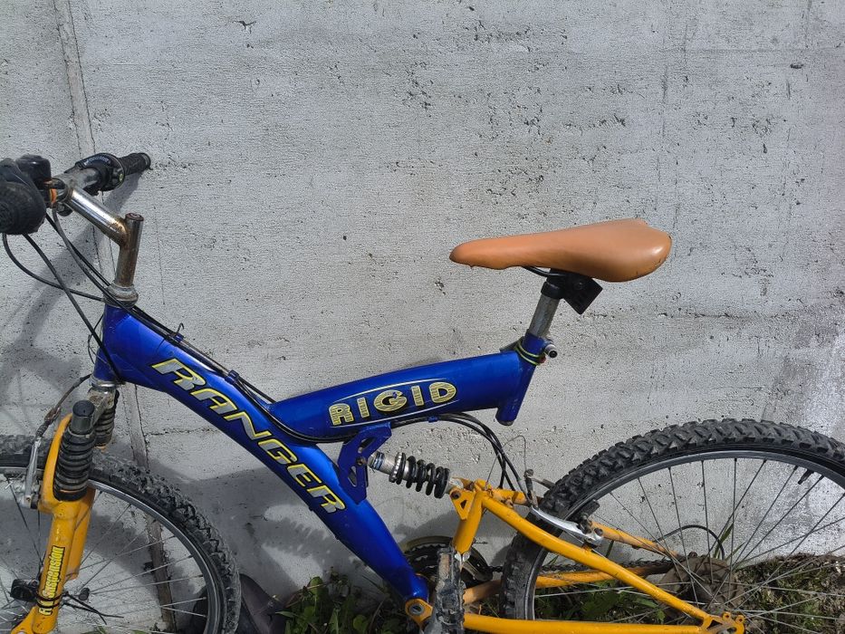 Bicicleta cu schimbător și frana