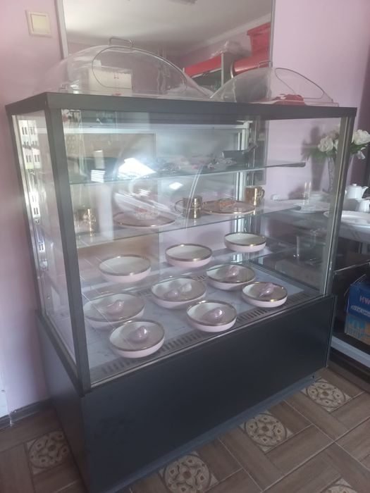 Кондитерские холодильные витрины