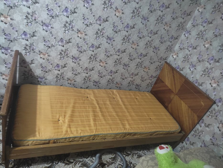 Кровать советского качества с матрасом